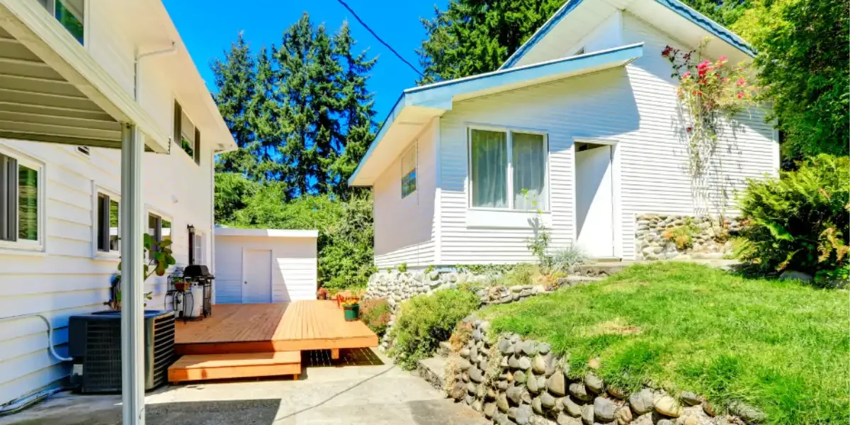 in-law-suite-1 in-law suite next to a big house